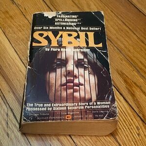 SYBIL - Flora Rheta Schreiber Paperback Book